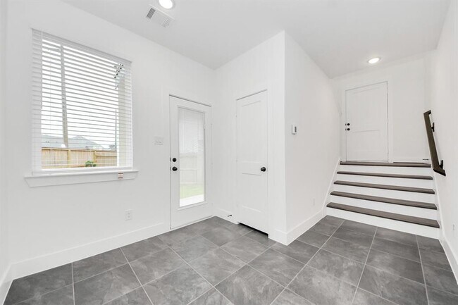 Building Photo - 1422 Shaded Rock Dr