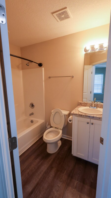 Building Photo - 123 Villa Rd