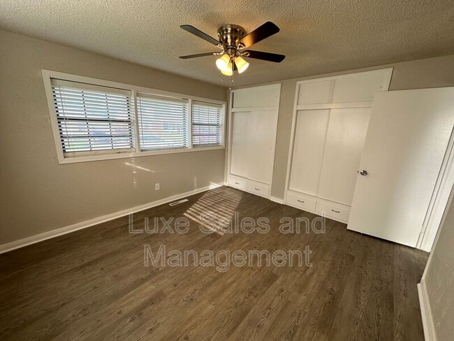 Building Photo - 209 Gill Dr