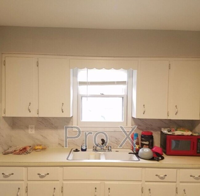 Building Photo - 110 W Lindburg St