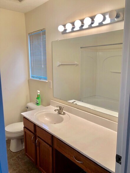Building Photo - 8415 Varden Ct