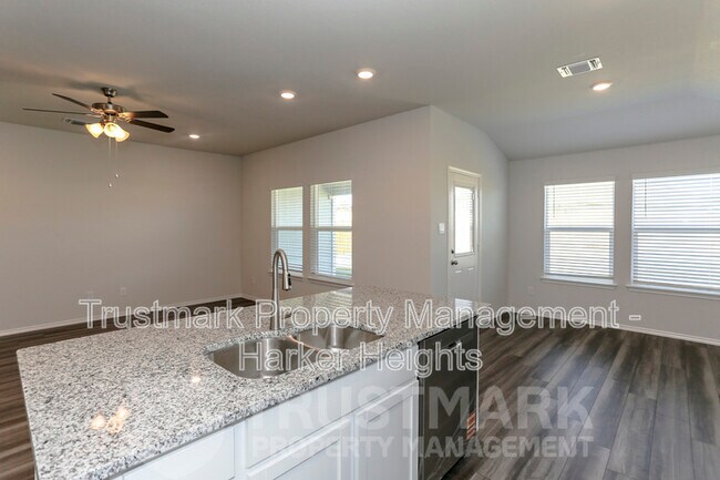 Building Photo - 1003 Cedar Trl