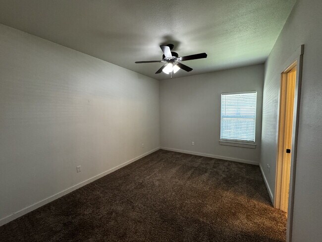 Building Photo - Beautiful Home Located Near Texas Tech Cam...