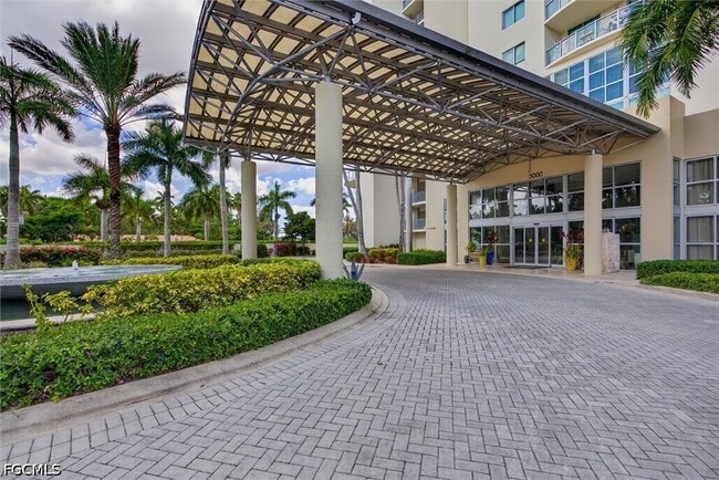 Building Photo - 3000 Oasis Grand Blvd