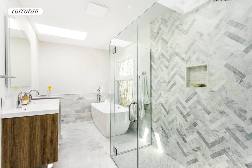 Building Photo - 83 Porter Rd