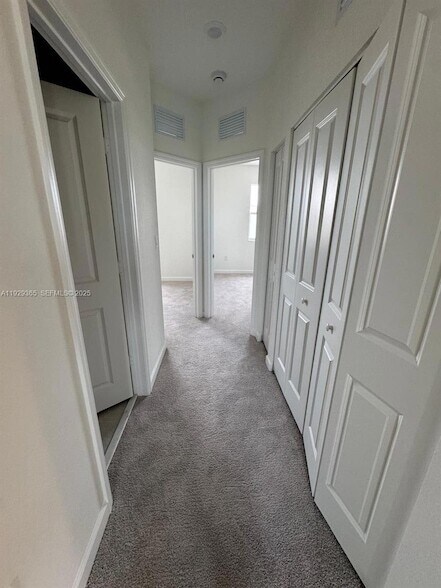 Building Photo - 2825 SE 25th Ave