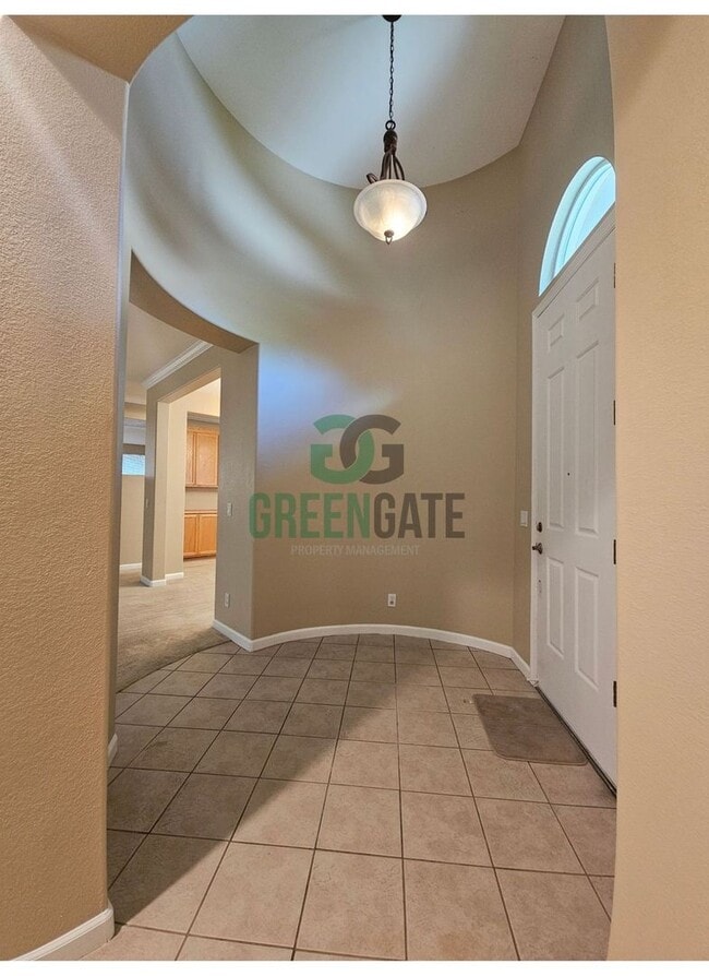 Building Photo - Spacious 4 Bedroom 3 Bath in Patterson! AV...