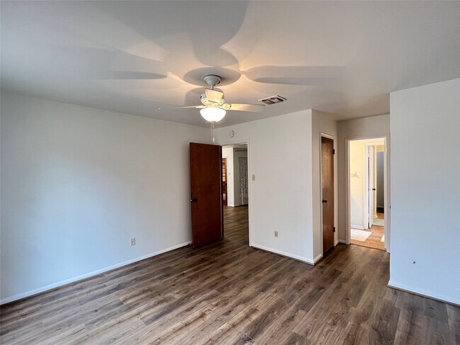 Building Photo - 2232 Ripple Creek Dr
