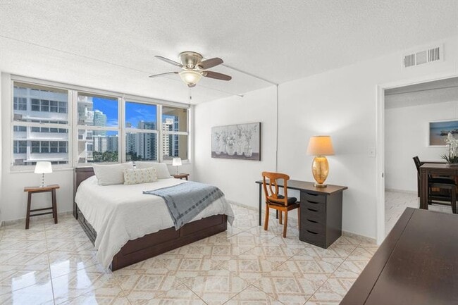 Building Photo - 1825 S Ocean Dr