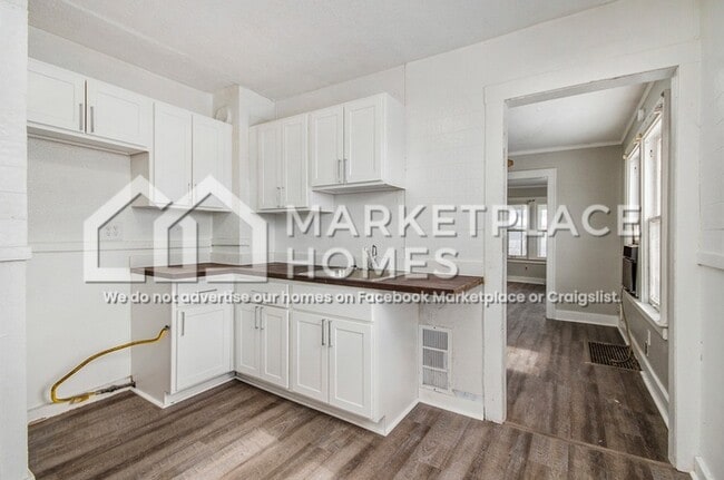 Building Photo - 15751 Fairfield St
