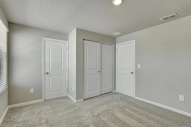 Building Photo - 5788 SE Edgewater Cir
