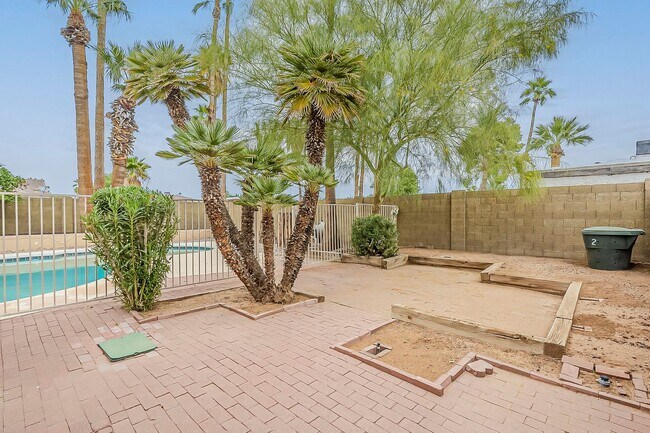 Building Photo - 85254! Four Beds with POOL!