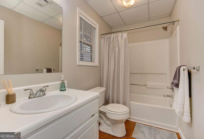 Building Photo - 2535 Hickory Rd