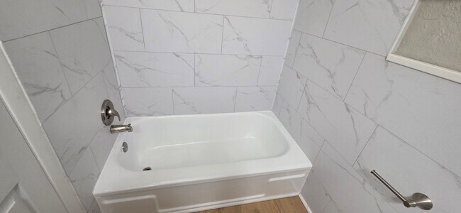 Building Photo - 2 bedroom renovated apartment in Norristown