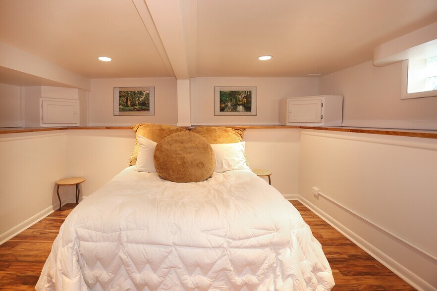 Downstairs Studio - 1655 S Corona St