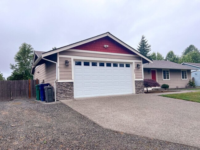 Building Photo - 3 Bed 2 Bath Rambler Gold Bar