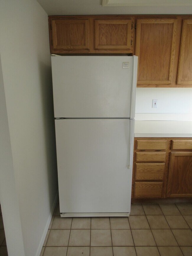 Building Photo - Two Bedroom Duplex in McMinnville