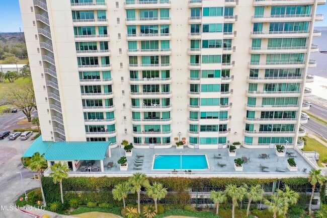 Building Photo - 2060 Beach Blvd