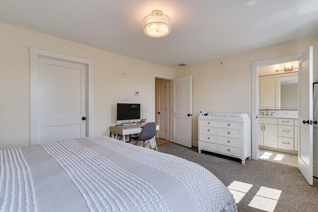 Building Photo - 30 Cate St