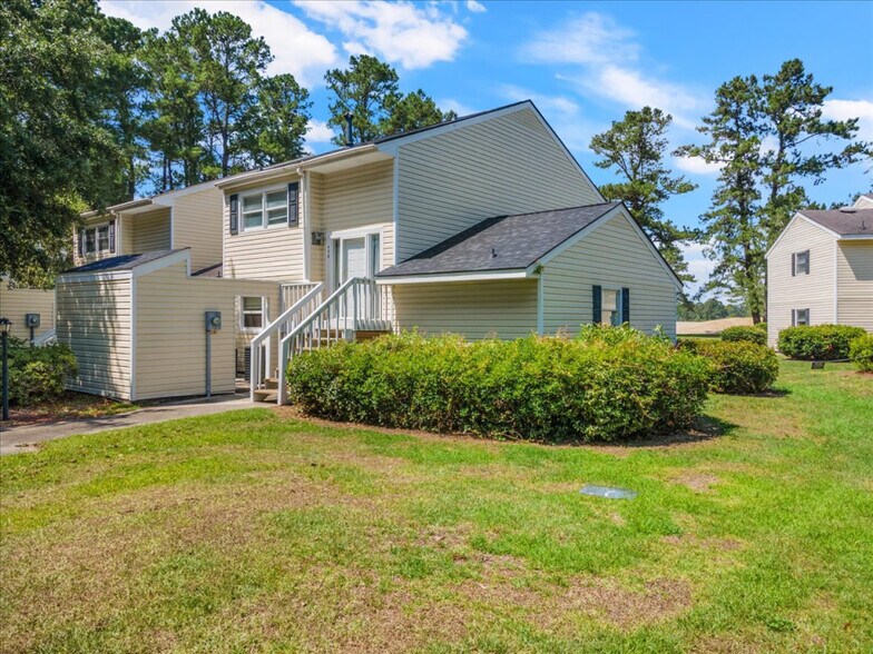Building Photo - 488 Greenview Dr