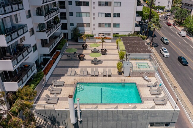 Building - 1155 N La Cienega Blvd