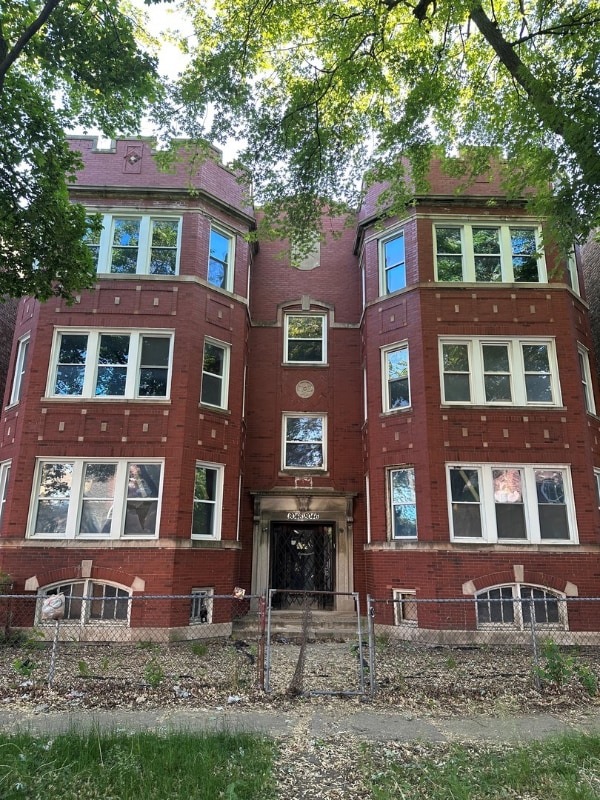 Building Photo - 8046 S Ellis Ave