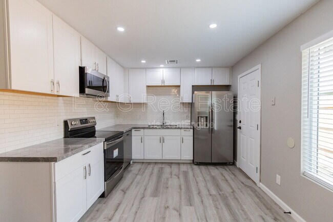 Building Photo - 4644 E Caballero St