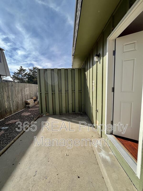 Building Photo - 709 37th Ave