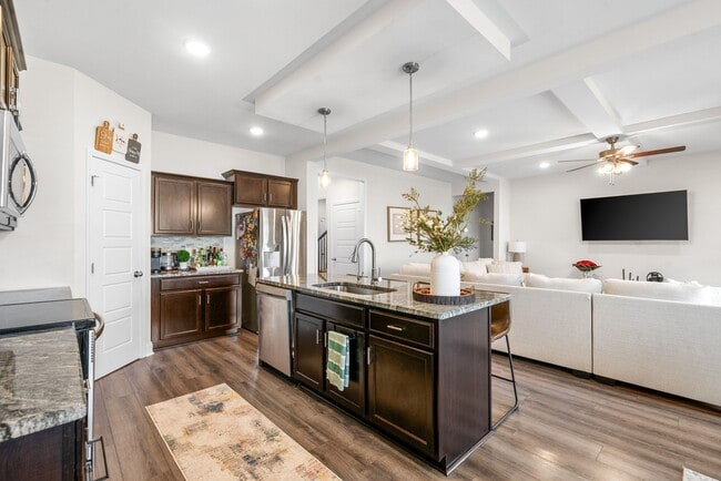 Building Photo - 525 Bloomington Trce