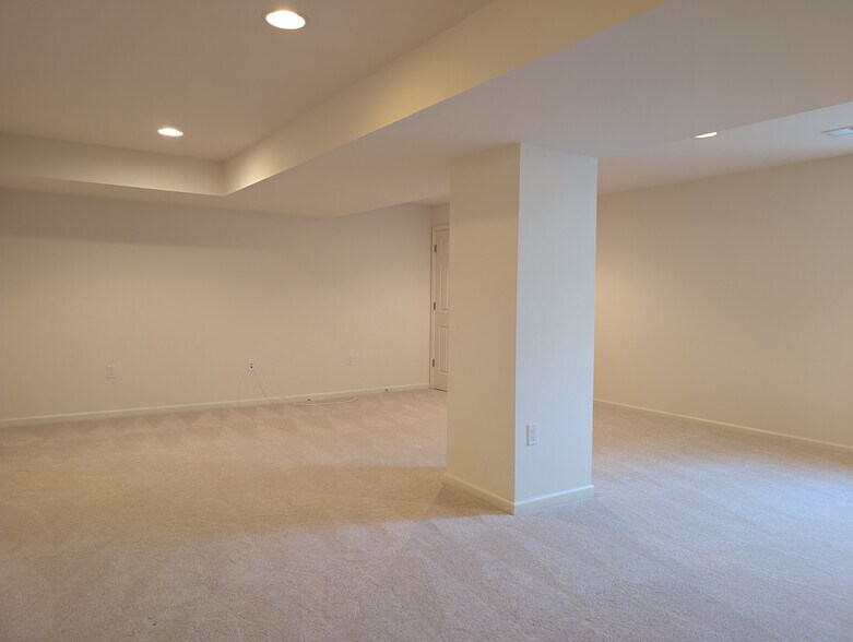 Building Photo - 68 Autumn Ln