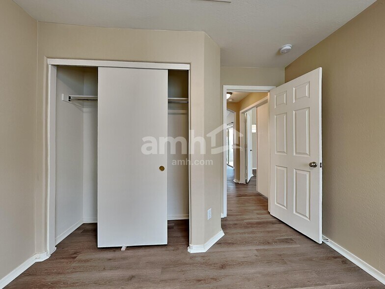 Building Photo - 45611 W Tulip Ln