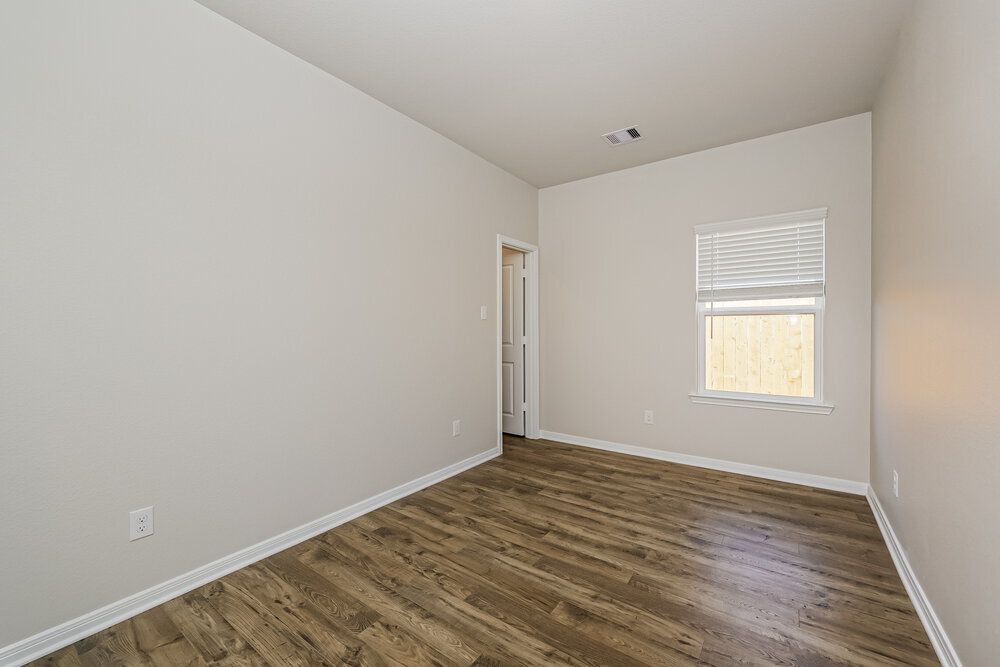 Building Photo - 16427 Honeysuckle Hl Dr