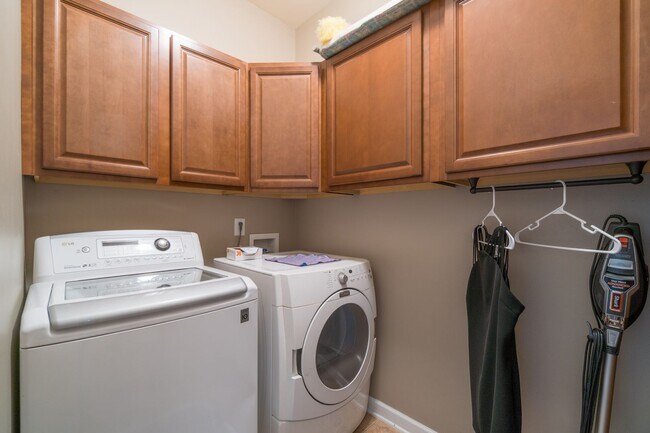 Building Photo - Luxury Golf Course Town Home with Master Suite on Main Level