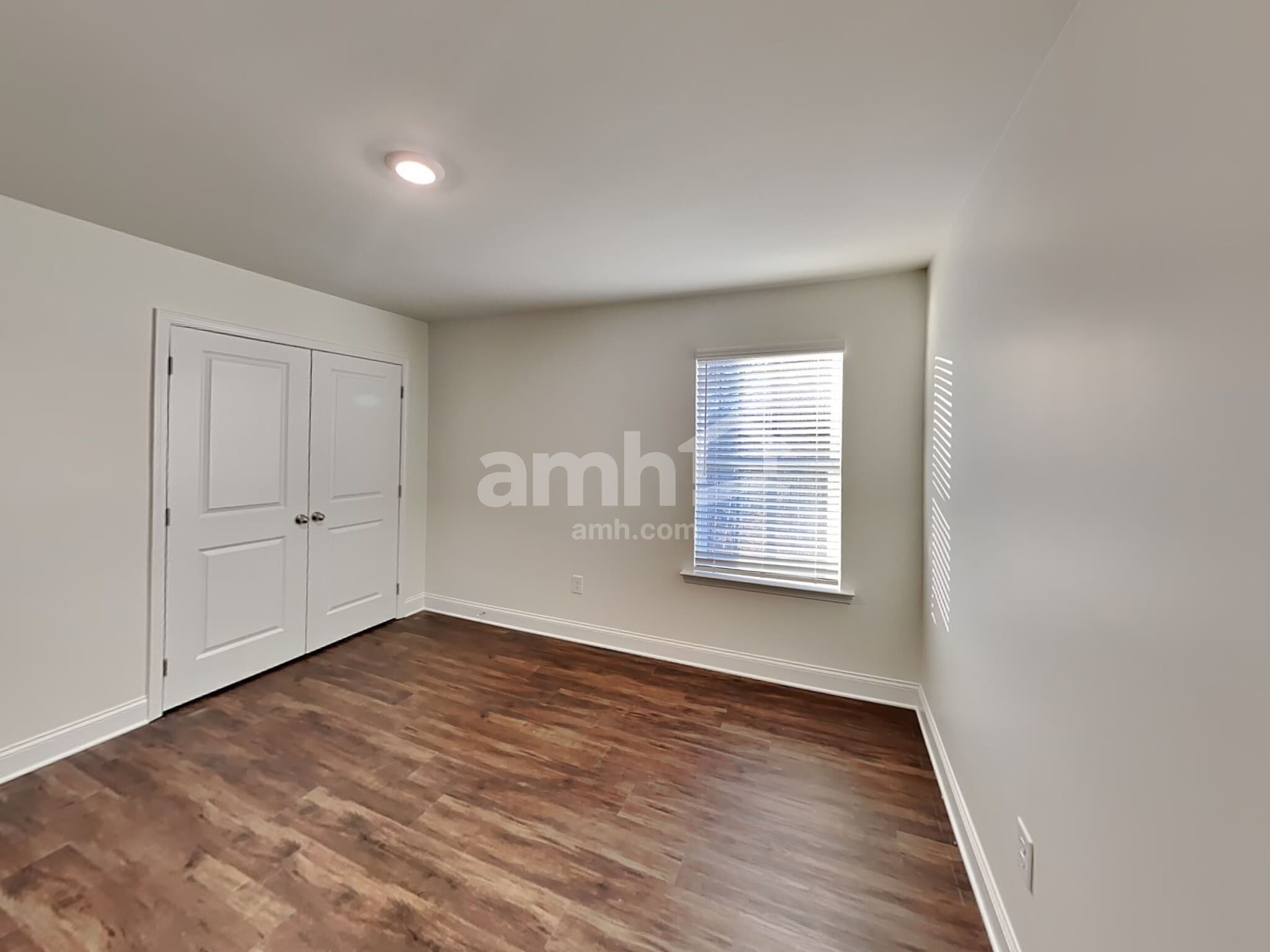 Building Photo - 585 Smt Vw Ln