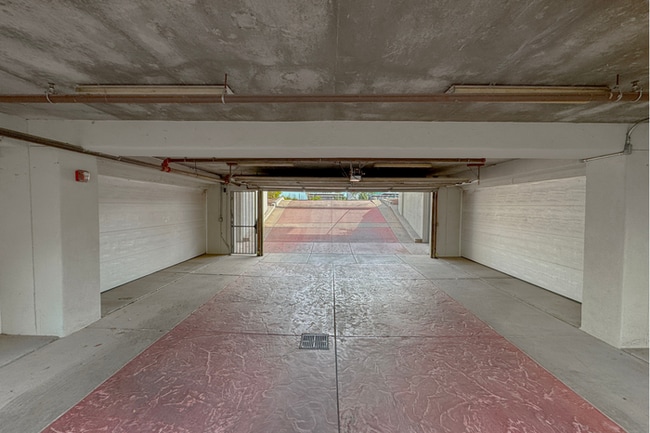 Building Photo - 3Bed/2.5Bath Condo at Priest Dr/Rio Salado Pkwy! -- ATTACHED 3-CAR GARAGE!