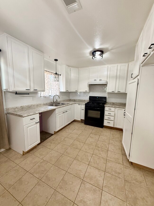 Building Photo - 10729 E Ave R 10