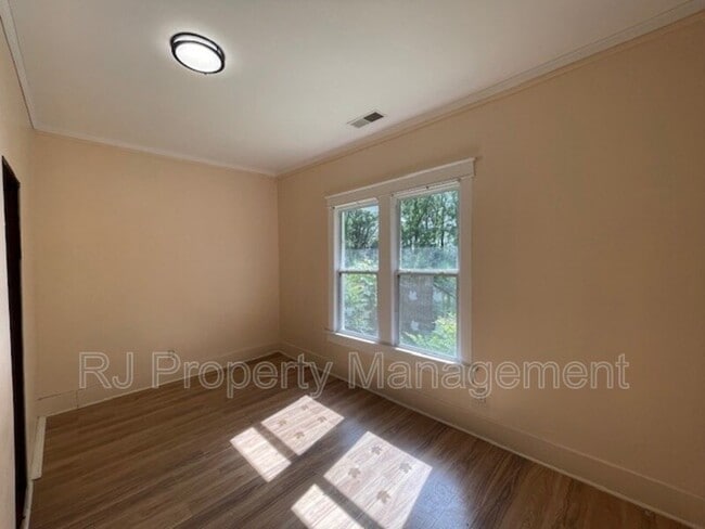 Building Photo - 8457 E Kerrville Rosemark Rd