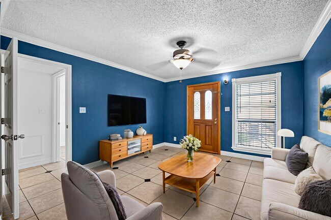 Building Photo - 1220 Shadowdale Dr