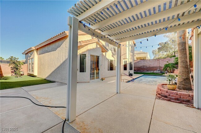 Building Photo - 57 Voltaire Ave