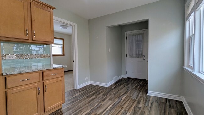 Building Photo - 6038 N Elston Ave