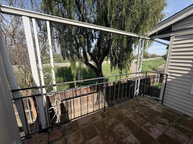 Building Photo - 8235 La Riviera Dr