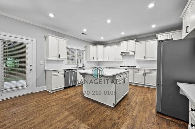 Building Photo - 5 Bedroom House in gated community in Dulu...