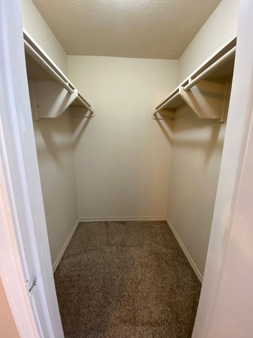 Building Photo - AUGUST PRE-LEASE Spacious & Affordable 3 Bedroom 2 Bathroom Duplex ON BUS ROUTE