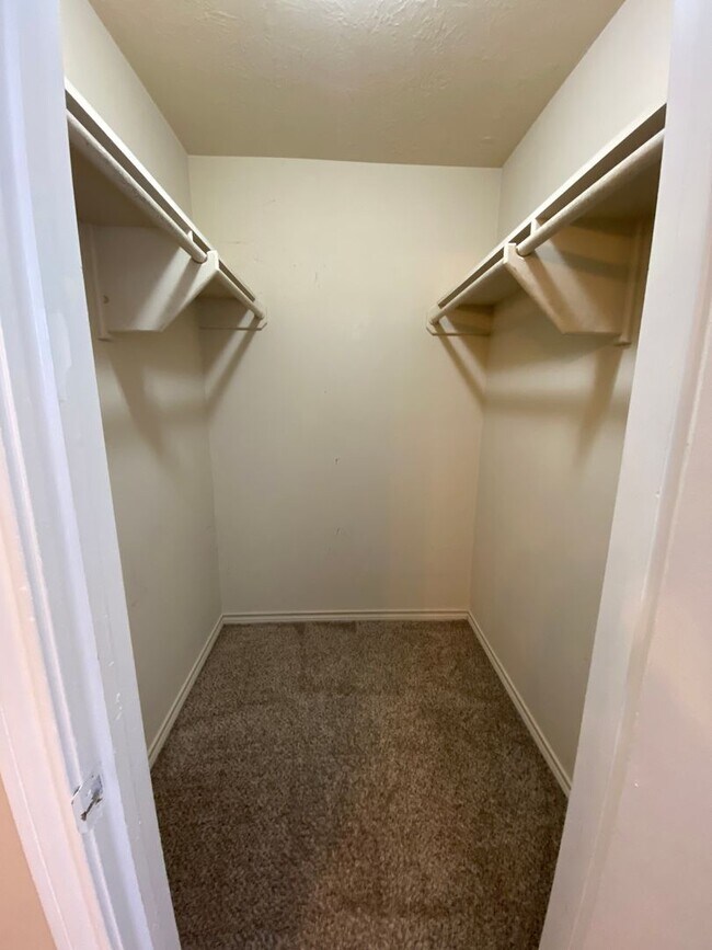 Building Photo - AUGUST PRE-LEASE Spacious & Affordable 3 B...