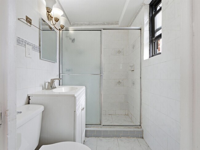 Building Photo - 10 Huron Ave