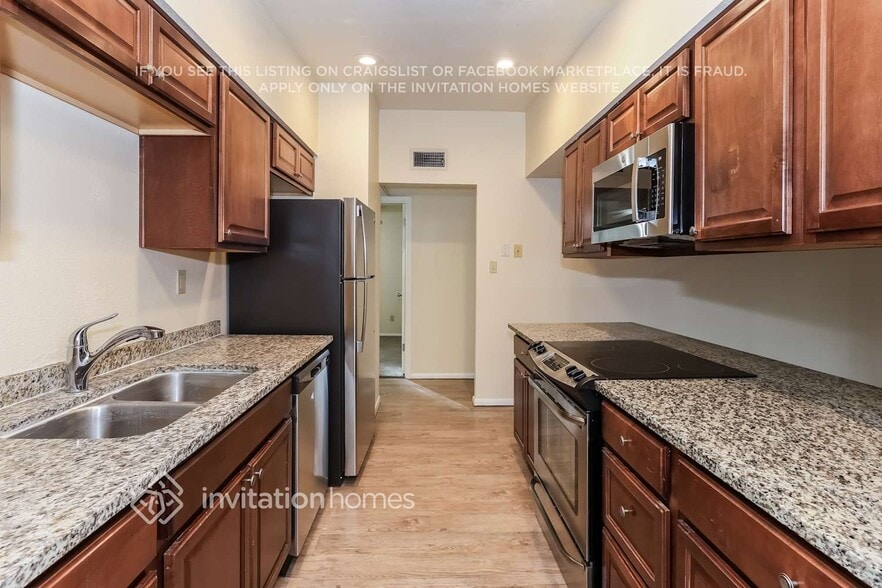 Building Photo - 1632 E Broadmor Dr