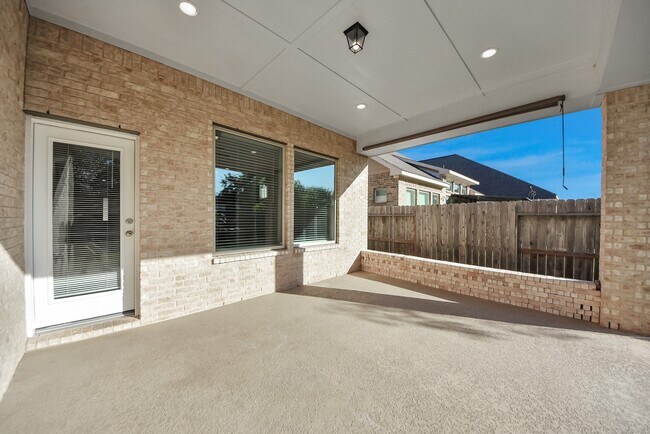 Building Photo - 8114 Silverspot Ln