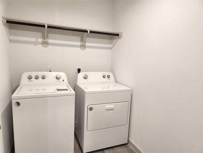 Building Photo - 318 Serena Pk Ln
