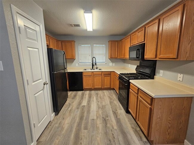 Building Photo - 2724 Fairview Dr