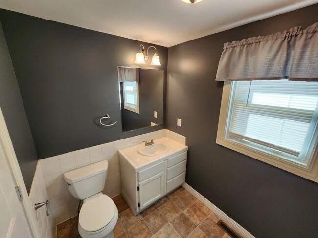 Building Photo - 318 W Feather Pl